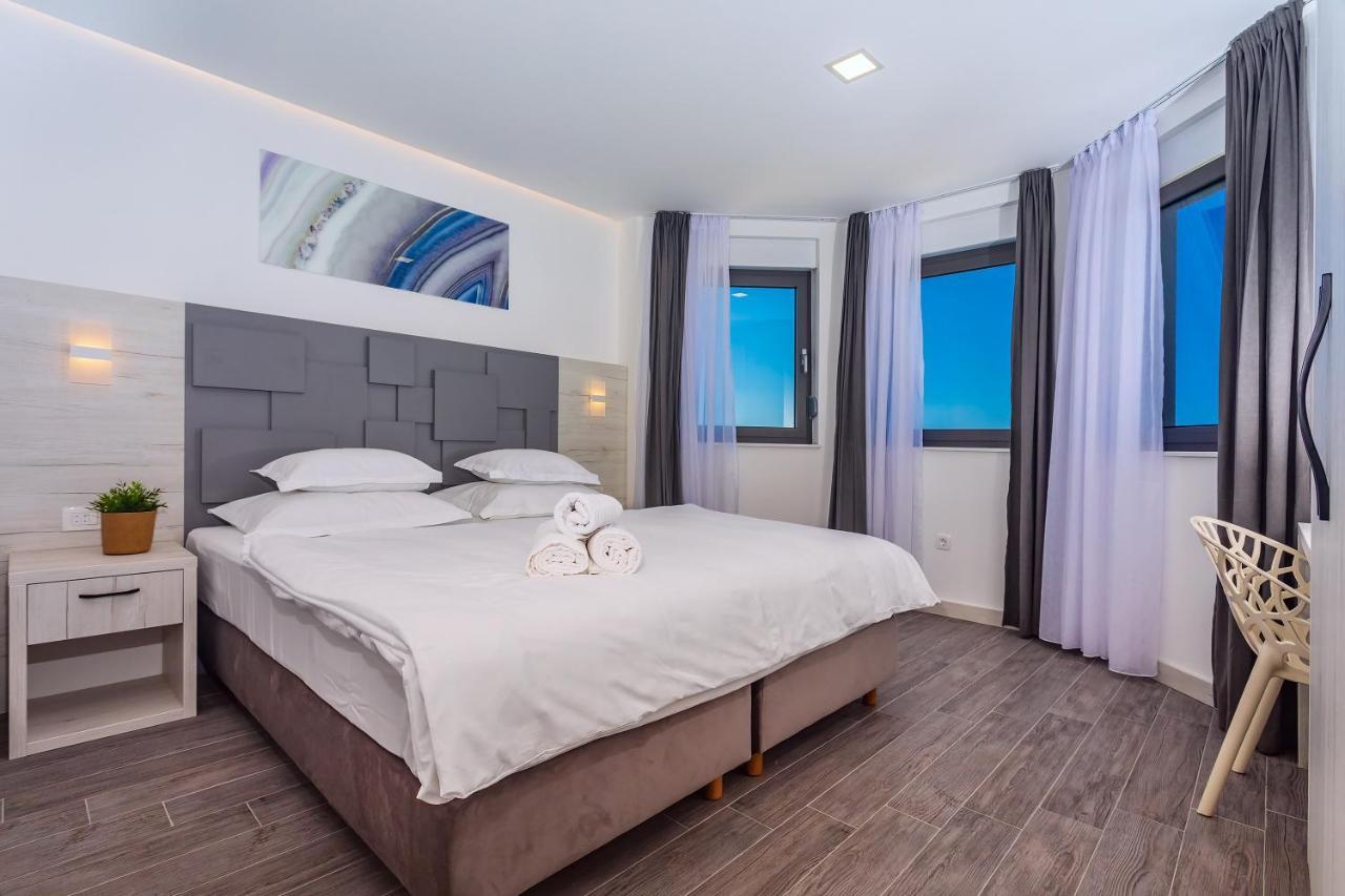 Villa Belvedere With Heated Pool, Billiards, Media Room, Sea Views,10 Pax Omis Exterior photo